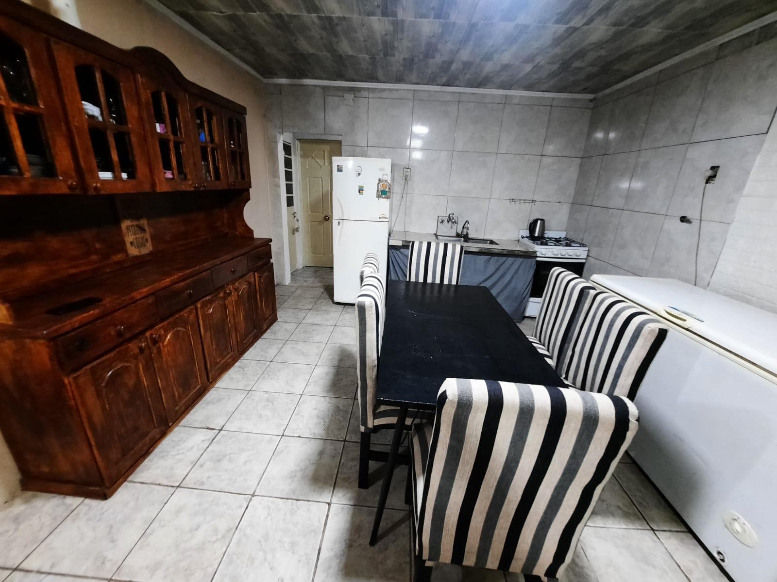 FOR SALE/TRADE - House on a main street, 3 bedrooms - West Side, Rosario.