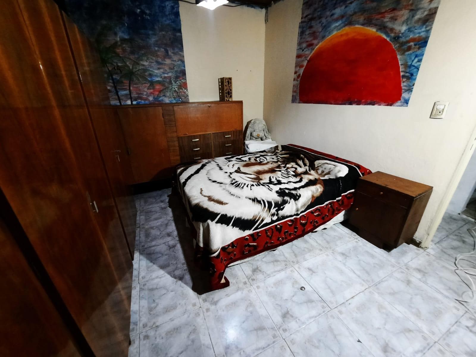 FOR SALE/TRADE - House on a main street, 3 bedrooms - West Side, Rosario.