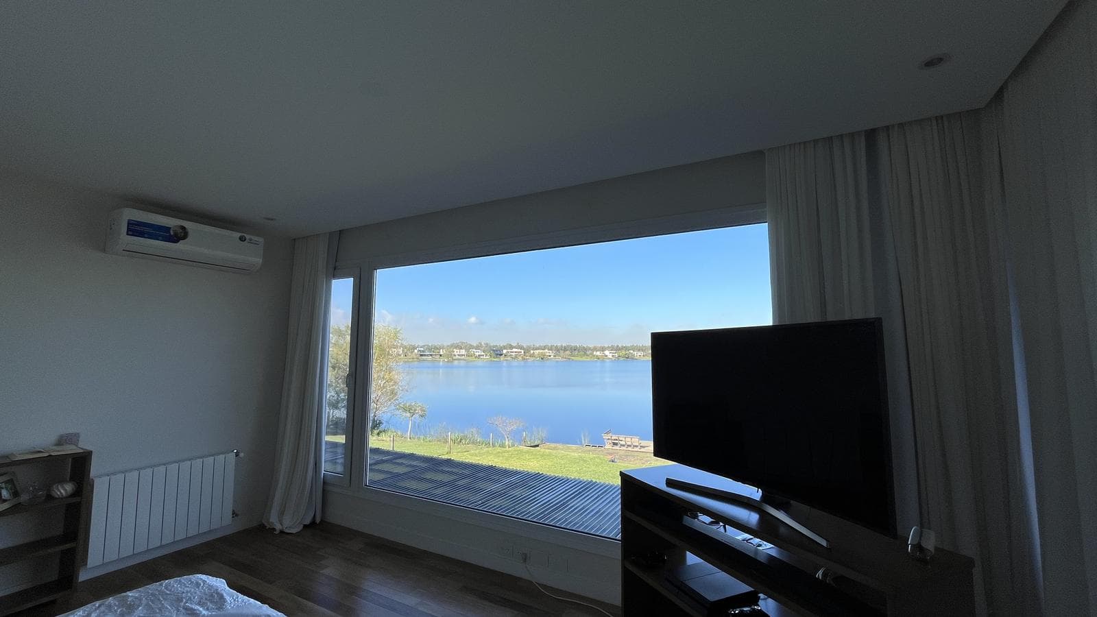 House for Sale with a Panoramic View of the Lagoon - Santa Clara, Villanueva