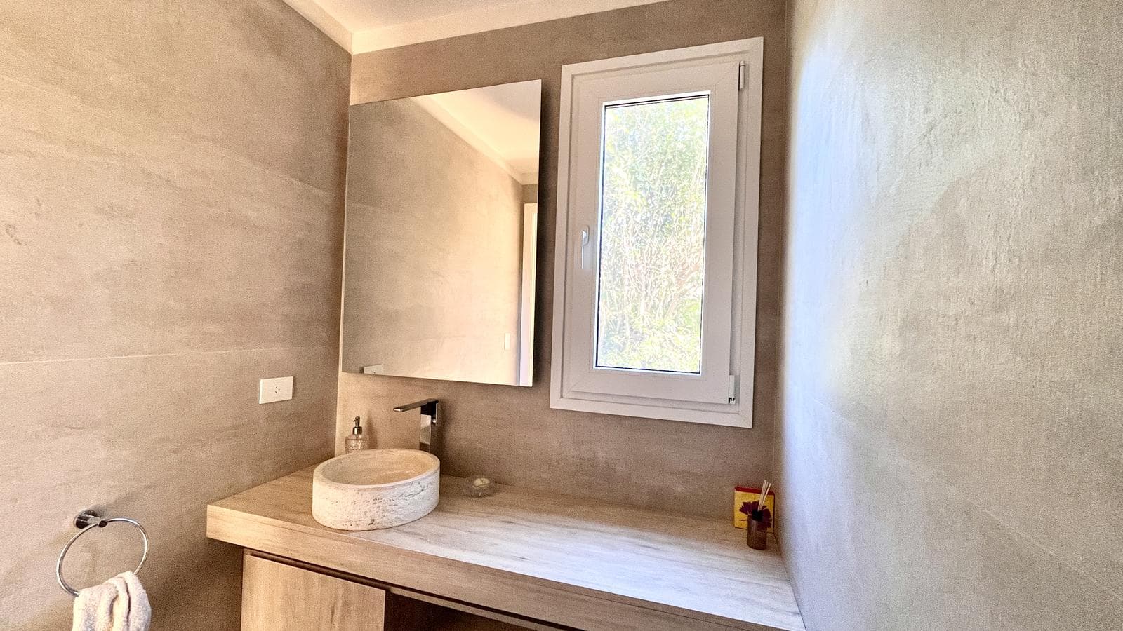 House for Sale with a Panoramic View of the Lagoon - Santa Clara, Villanueva
