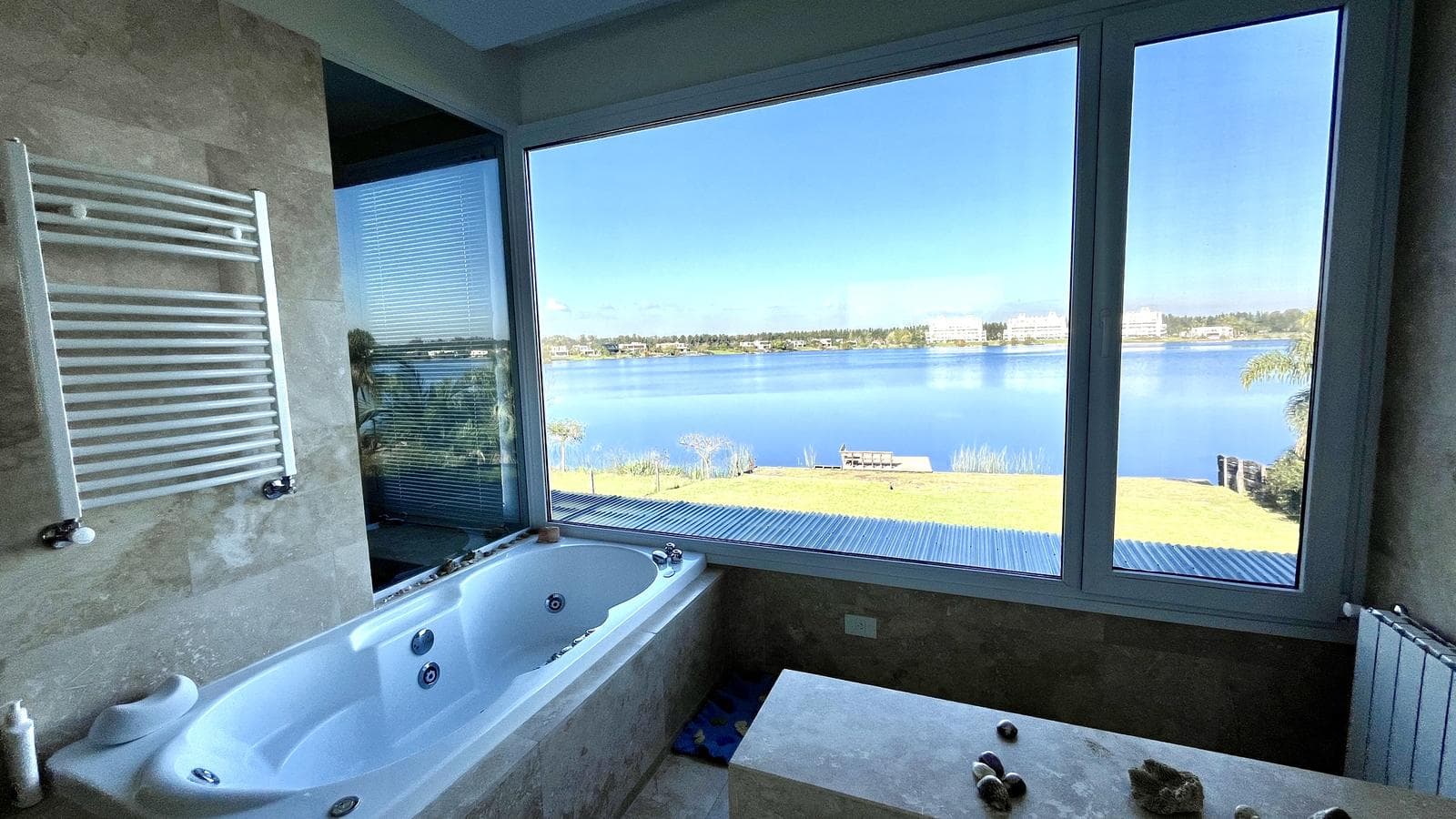 House for Sale with a Panoramic View of the Lagoon - Santa Clara, Villanueva