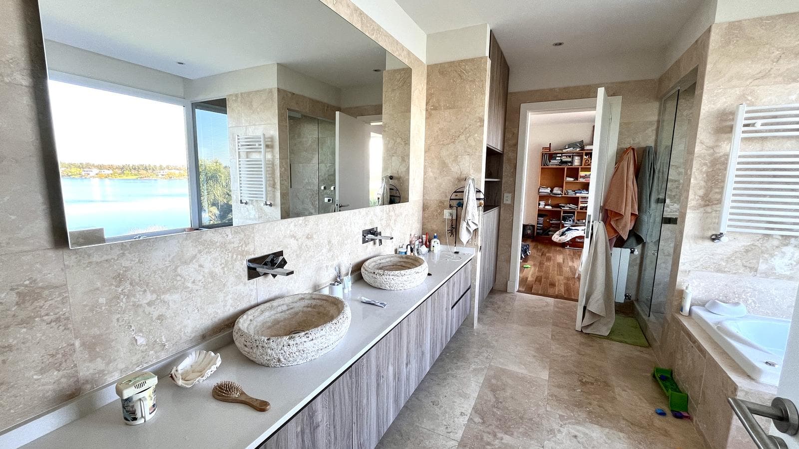 House for Sale with a Panoramic View of the Lagoon - Santa Clara, Villanueva