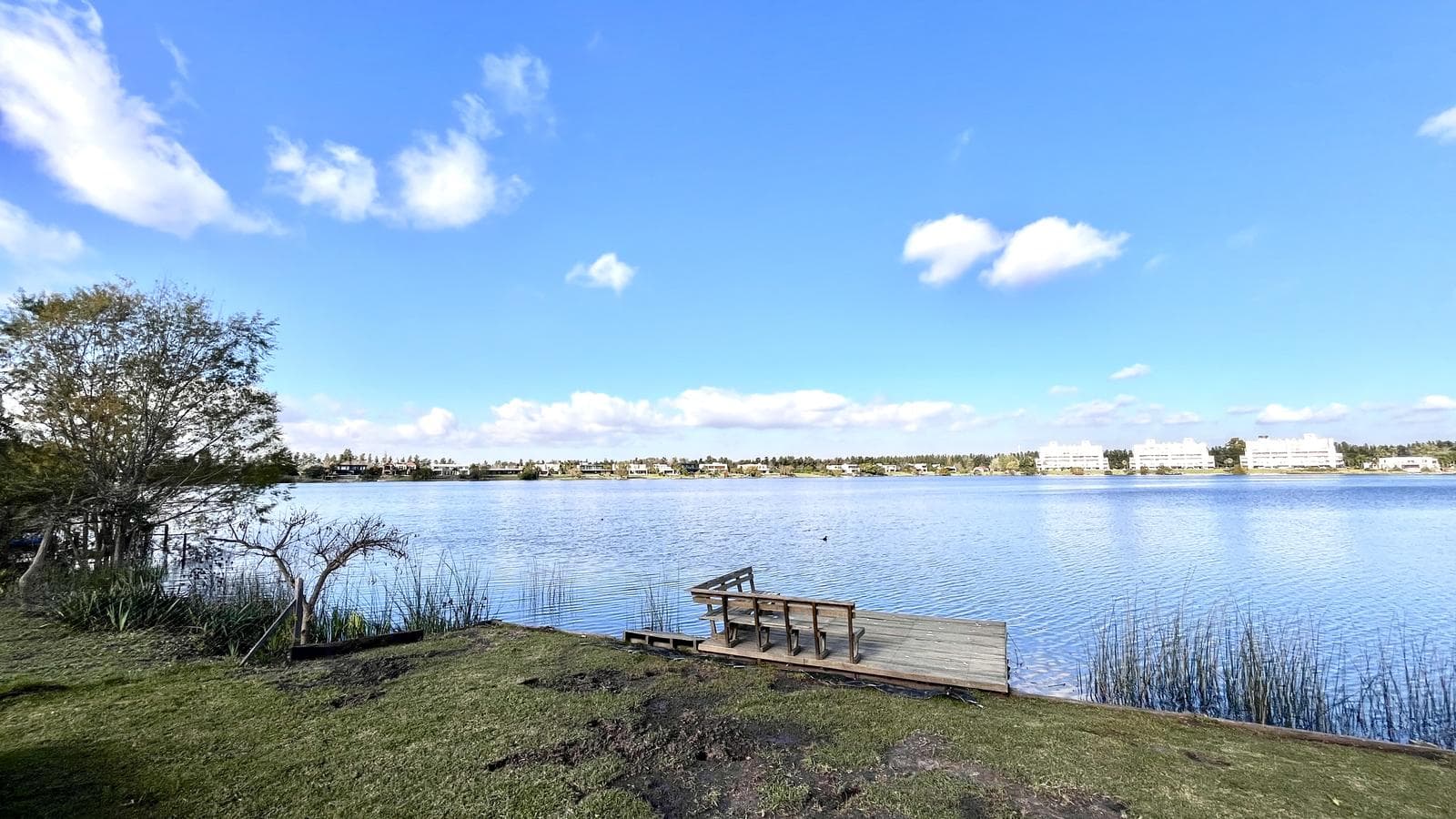House for Sale with a Panoramic View of the Lagoon - Santa Clara, Villanueva