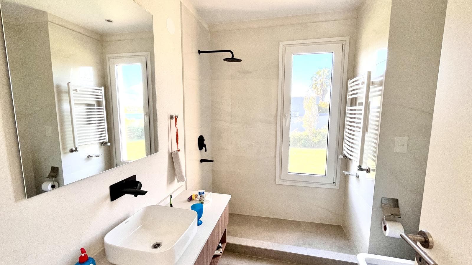 House for Sale with a Panoramic View of the Lagoon - Santa Clara, Villanueva