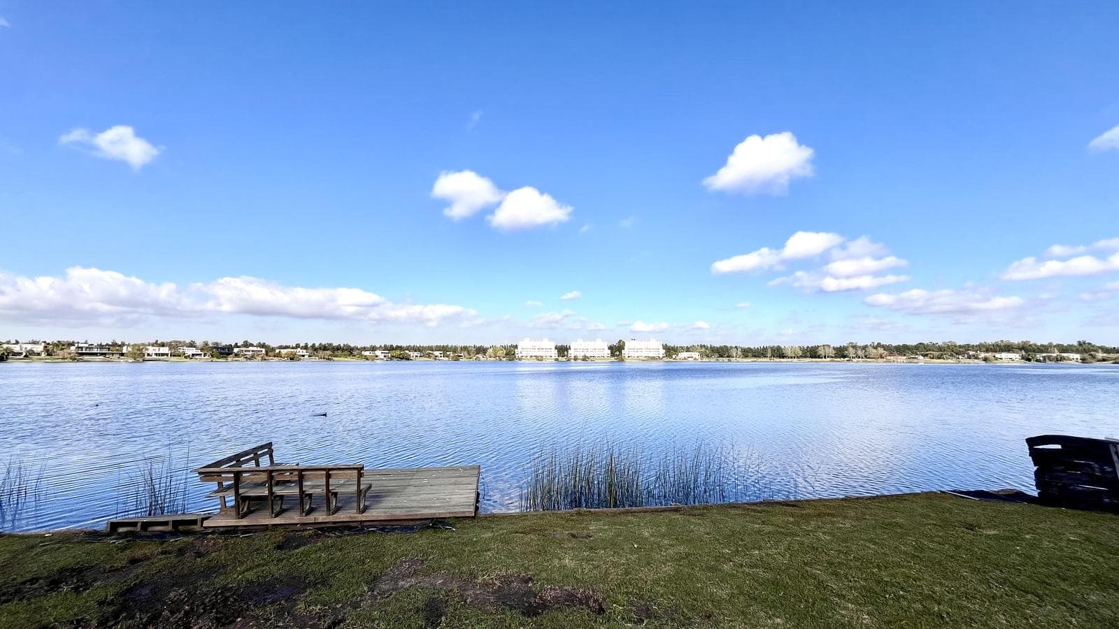 House for Sale with a Panoramic View of the Lagoon - Santa Clara, Villanueva