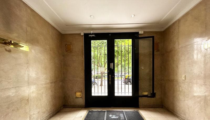 For Sale with Rental Income. Renovated 2-room apartment! San Nicolás