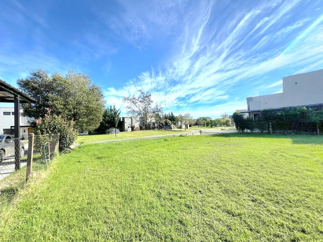 Lot in El Canton Norte. Near the water