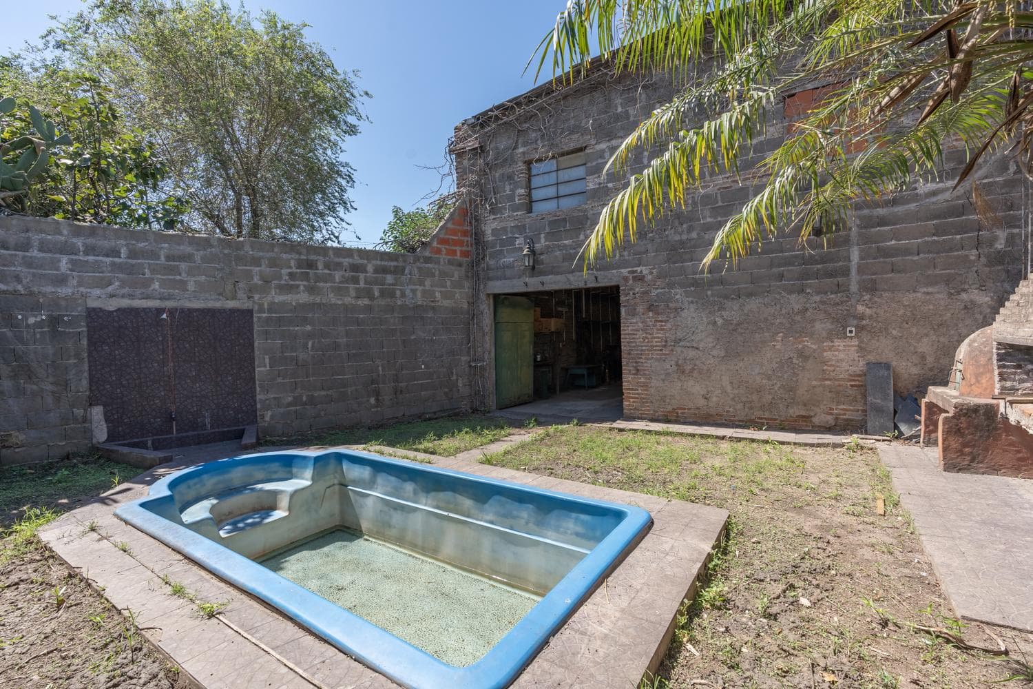 FOR SALE | TRADE - Warehouse with a two-bedroom house in front - Triángulo neighborhood, Rosario.
