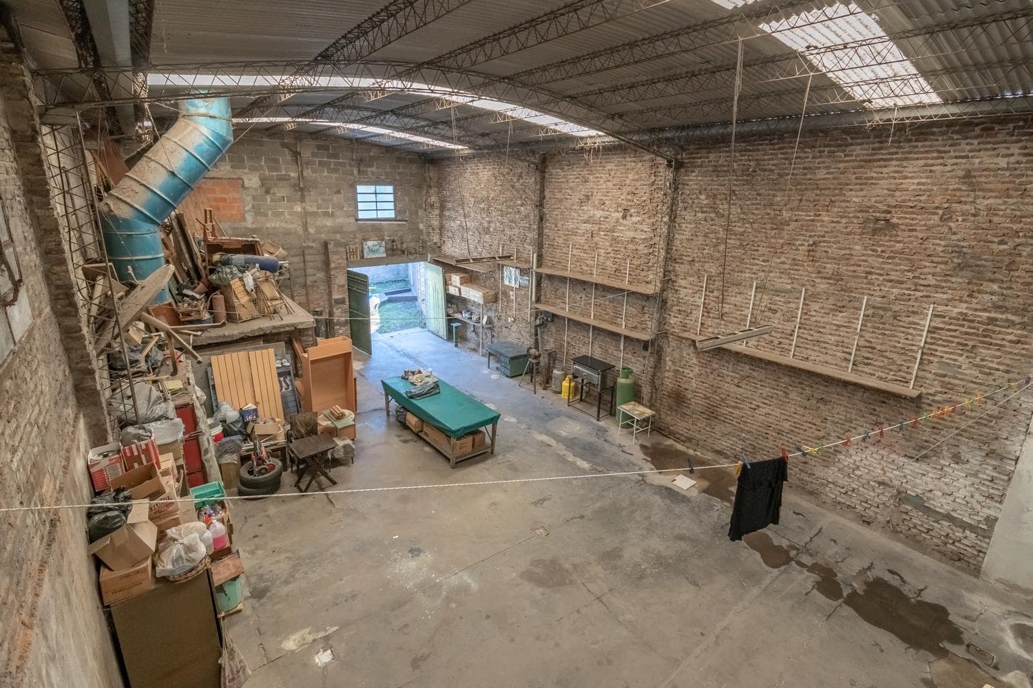 FOR SALE | TRADE - Warehouse with a two-bedroom house in front - Triángulo neighborhood, Rosario.