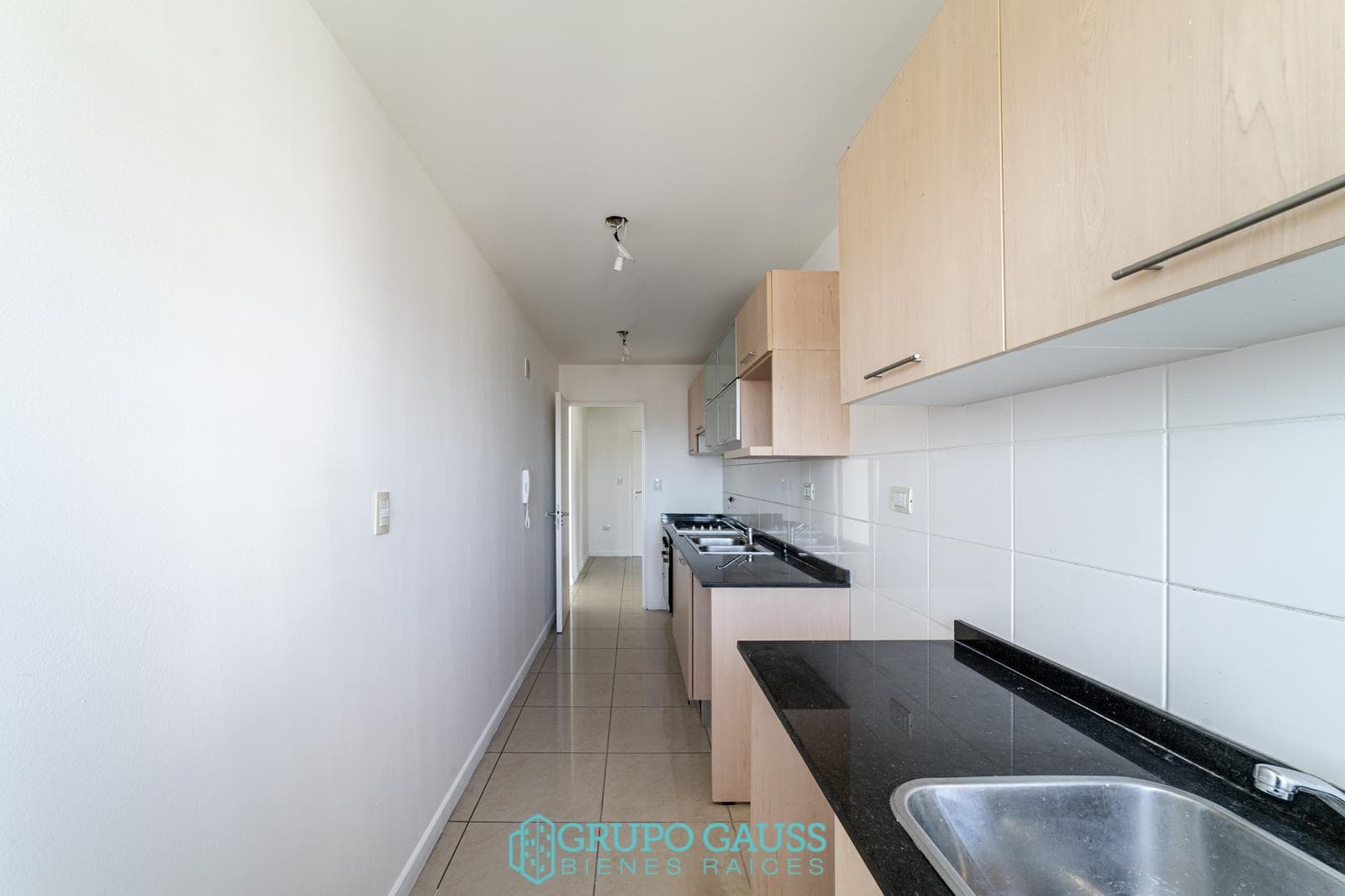 Apartment for RENT on General Paz: 3 bedrooms, 3 bathrooms, and a garage!