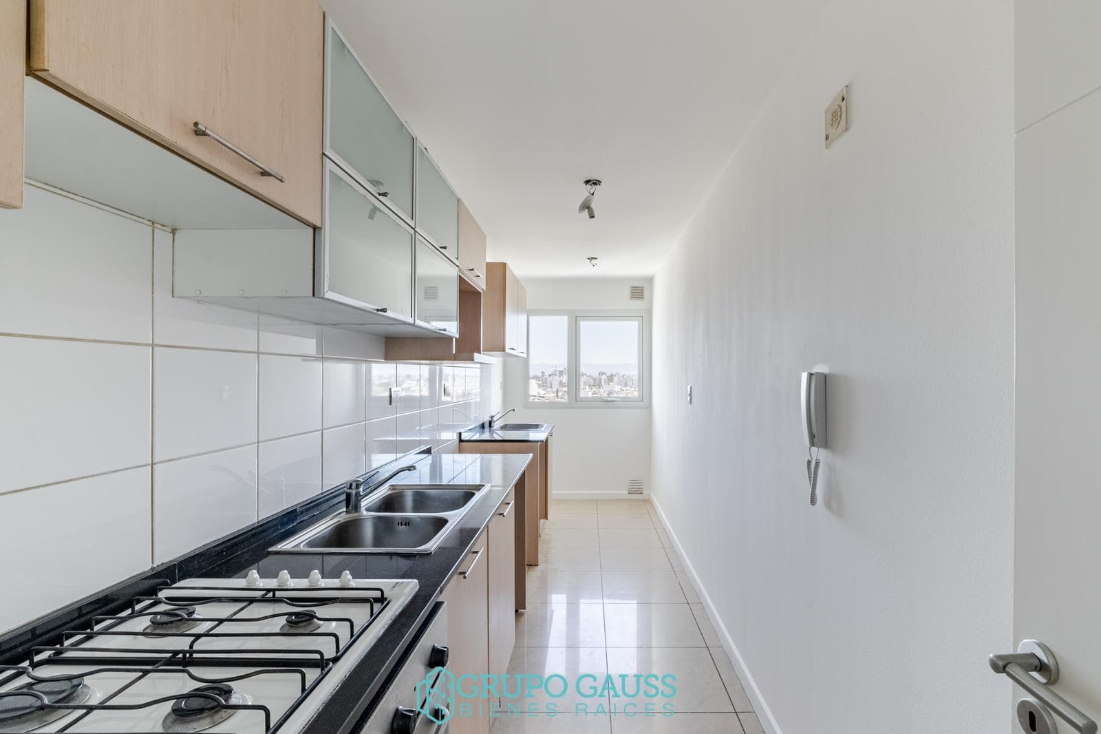 Apartment for RENT on General Paz: 3 bedrooms, 3 bathrooms, and a garage!
