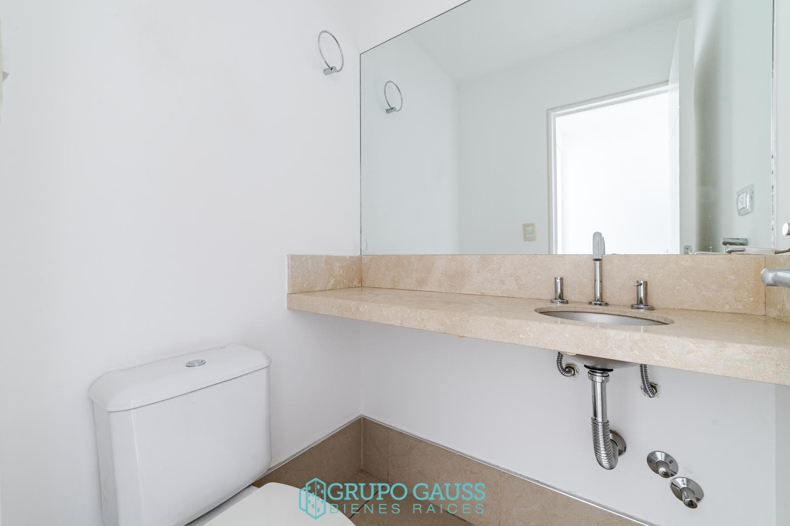 Apartment for RENT on General Paz: 3 bedrooms, 3 bathrooms, and a garage!