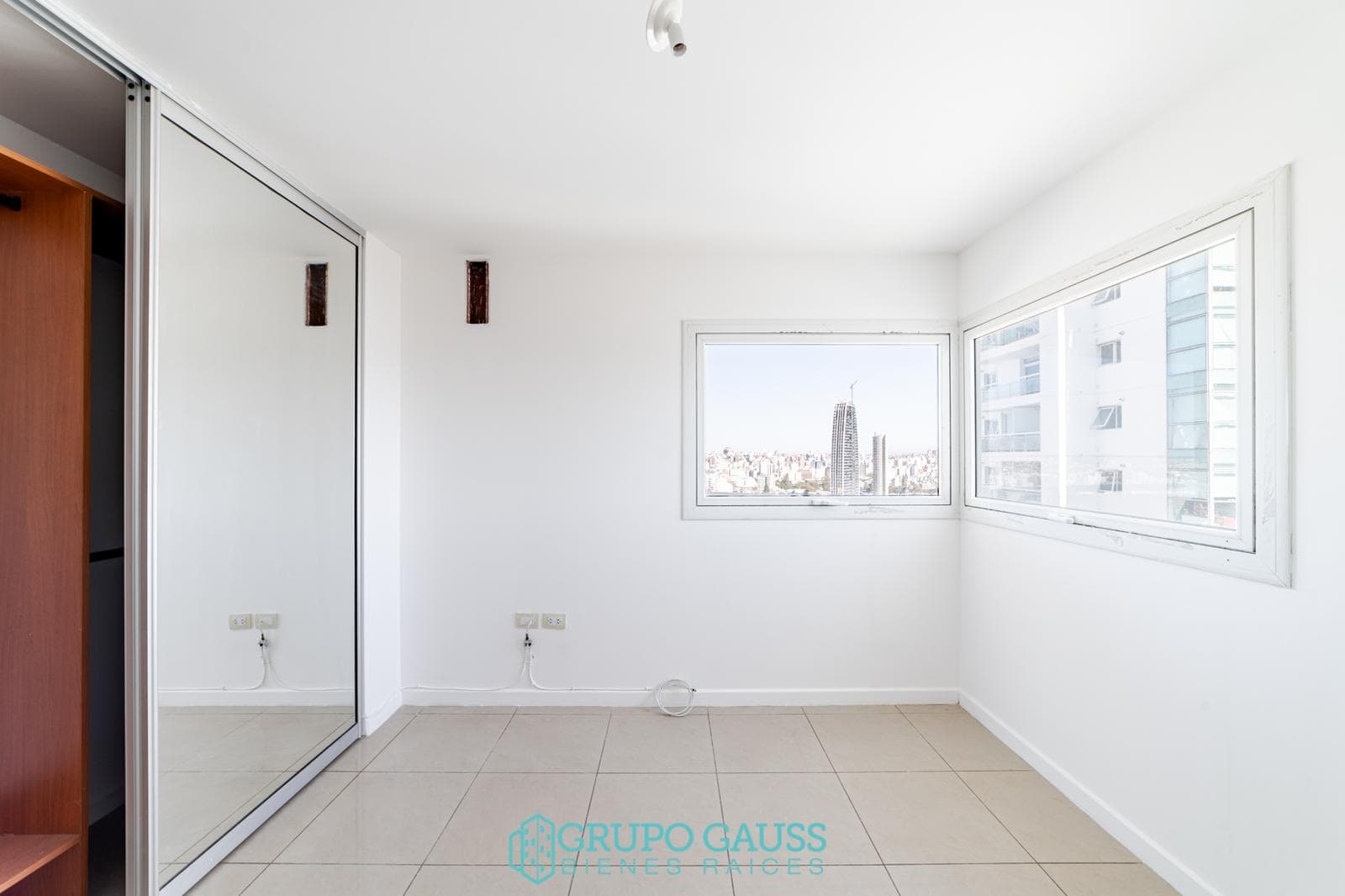 Apartment for RENT on General Paz: 3 bedrooms, 3 bathrooms, and a garage!