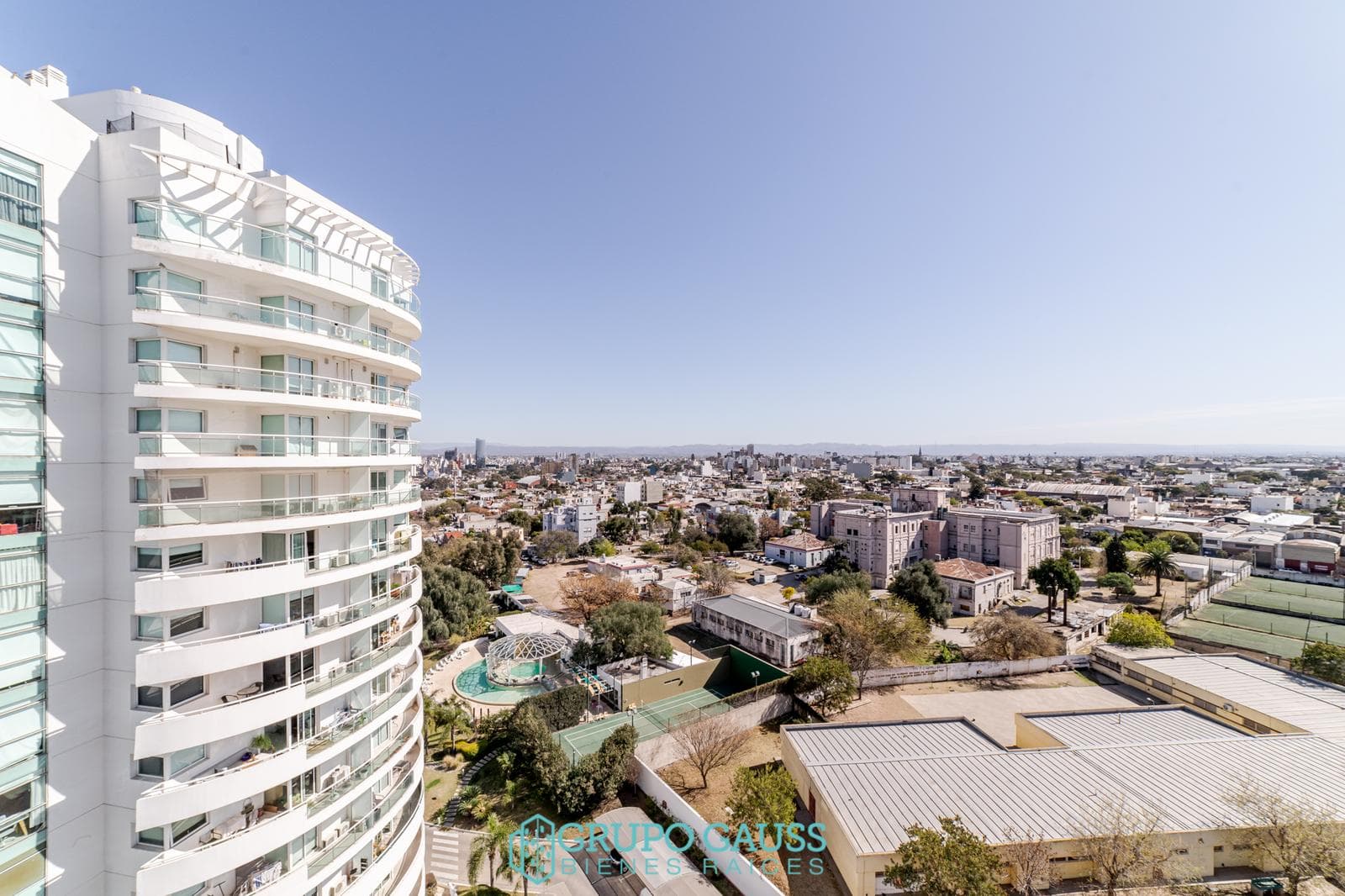 Apartment for RENT on General Paz: 3 bedrooms, 3 bathrooms, and a garage!