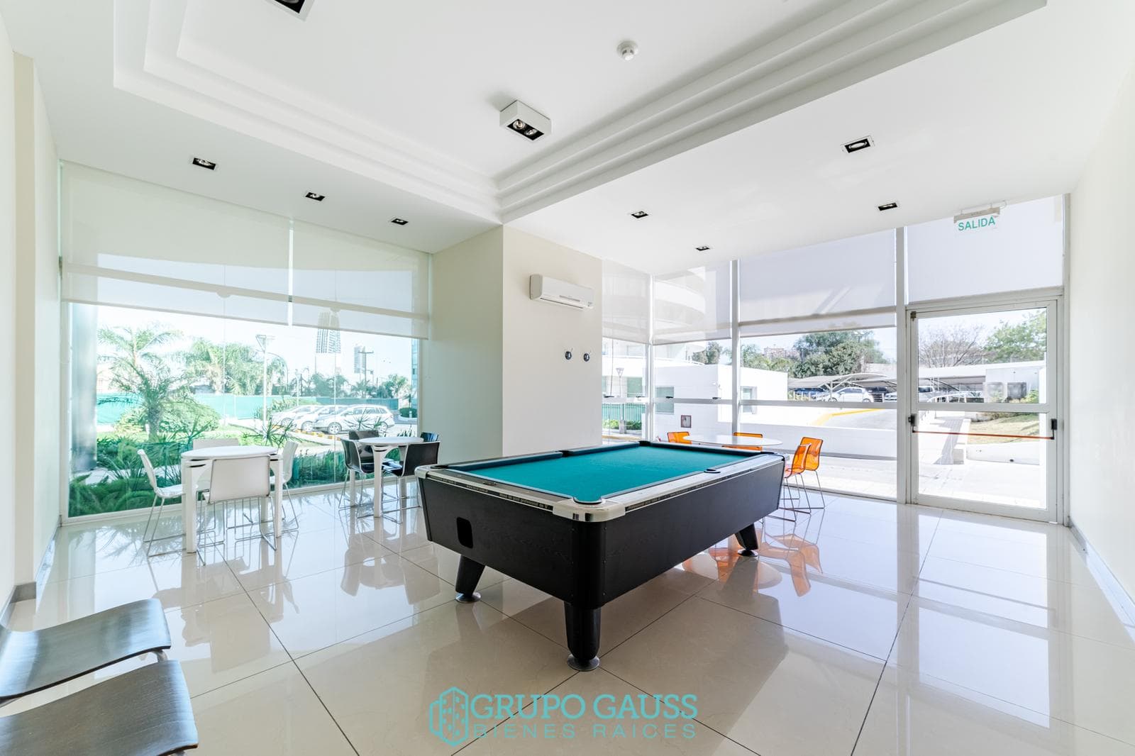 Apartment for RENT on General Paz: 3 bedrooms, 3 bathrooms, and a garage!