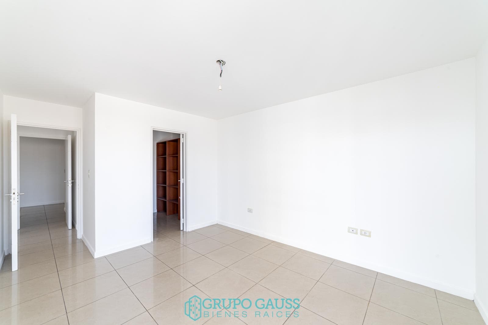 Apartment for RENT on General Paz: 3 bedrooms, 3 bathrooms, and a garage!