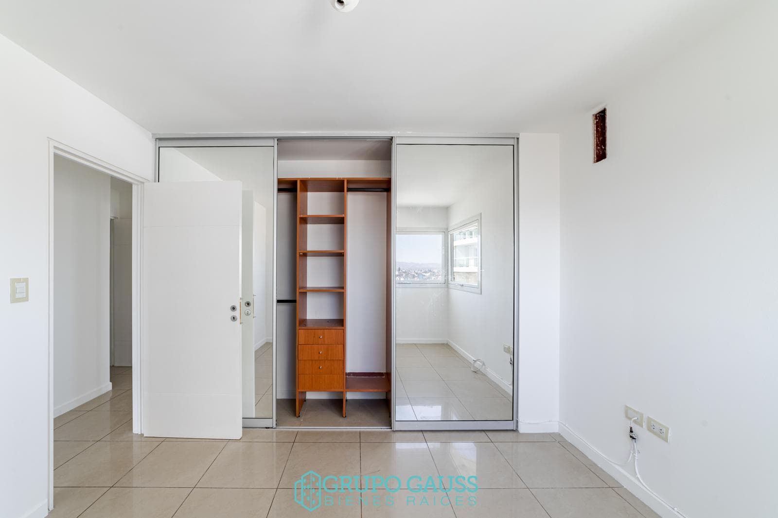 Apartment for RENT on General Paz: 3 bedrooms, 3 bathrooms, and a garage!