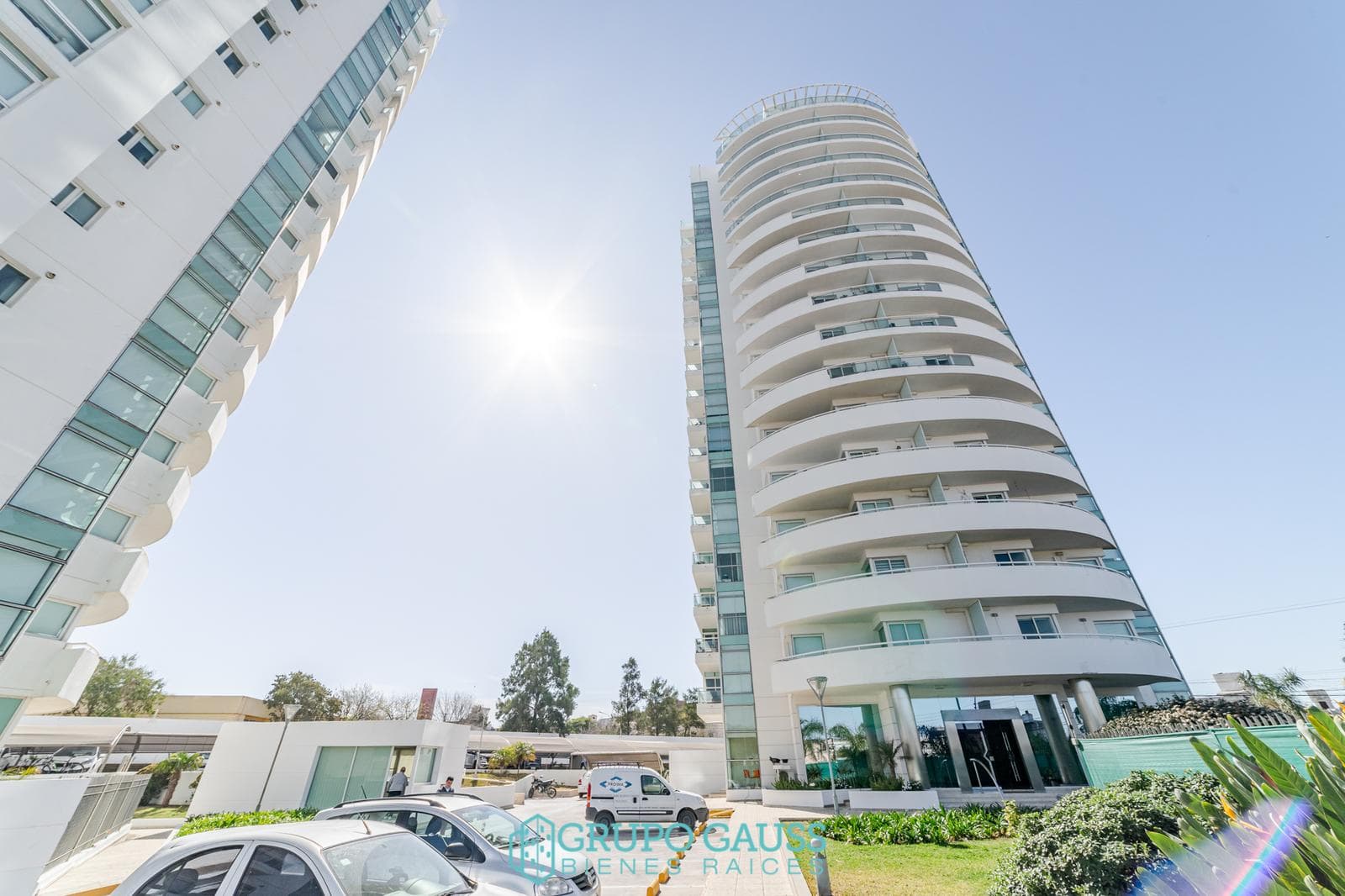 Apartment for RENT on General Paz: 3 bedrooms, 3 bathrooms, and a garage!