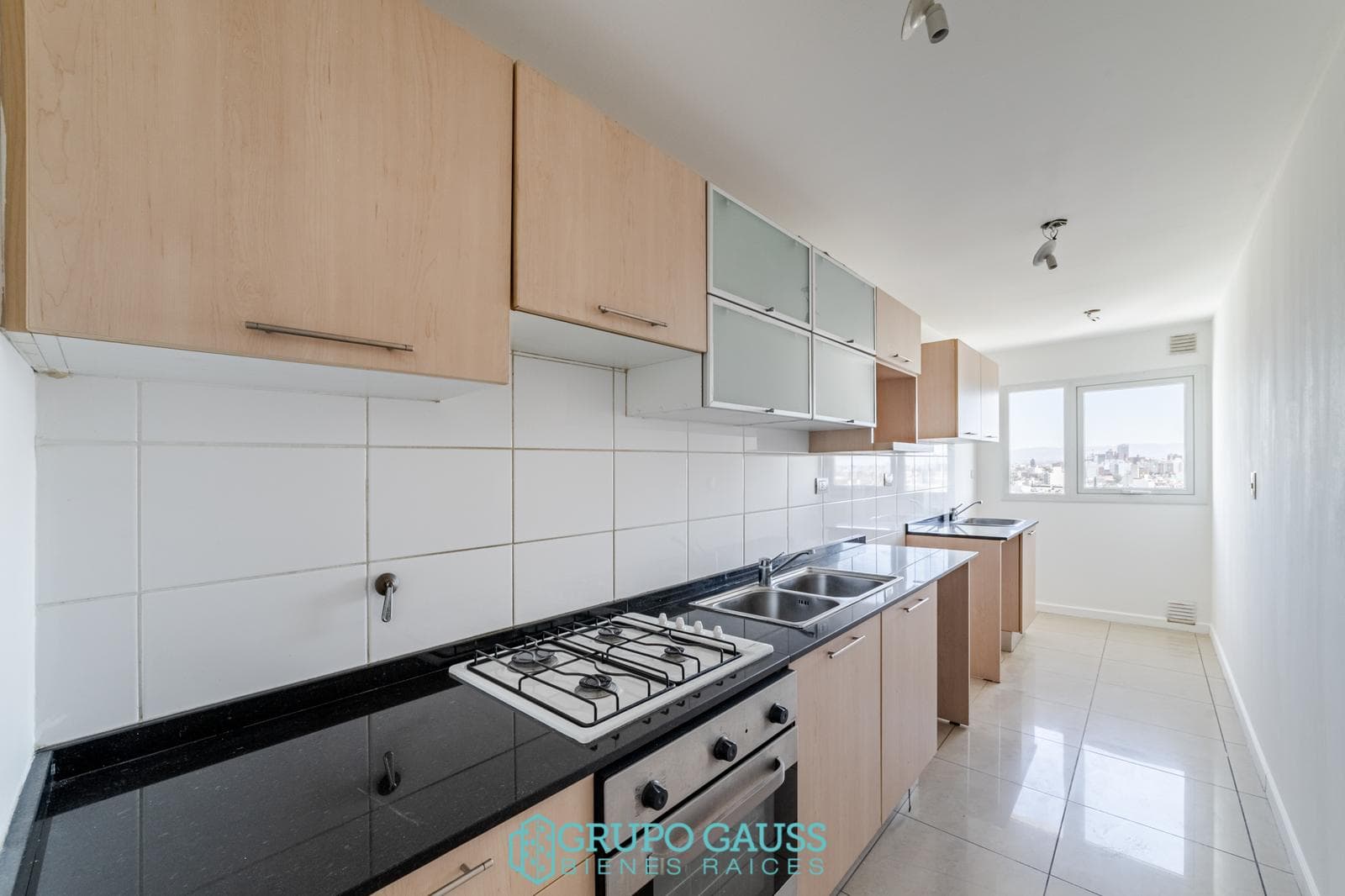 Apartment for RENT on General Paz: 3 bedrooms, 3 bathrooms, and a garage!