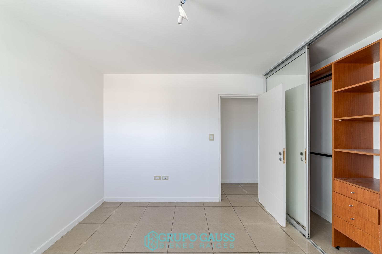 Apartment for RENT on General Paz: 3 bedrooms, 3 bathrooms, and a garage!