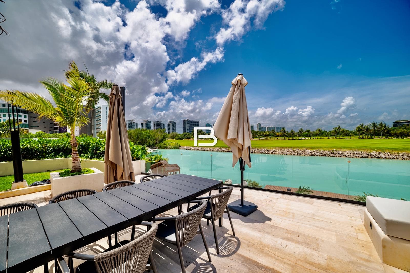 Apartment for Sale in Puerto Cancún, Overlooking the Lagoon—Ideal for Boating Enthusiasts