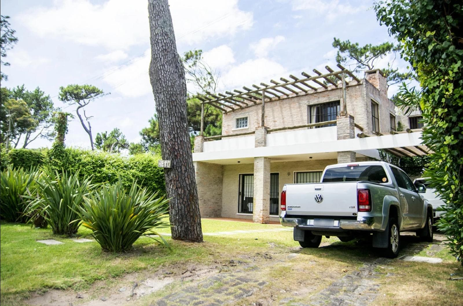 5-Bedroom House for Sale and Annual Rent in Playa Mansa, Punta del Este