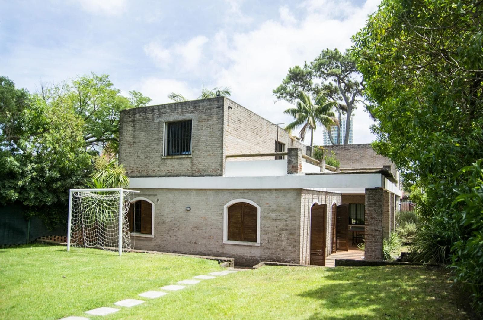 5-Bedroom House for Sale and Annual Rent in Playa Mansa, Punta del Este
