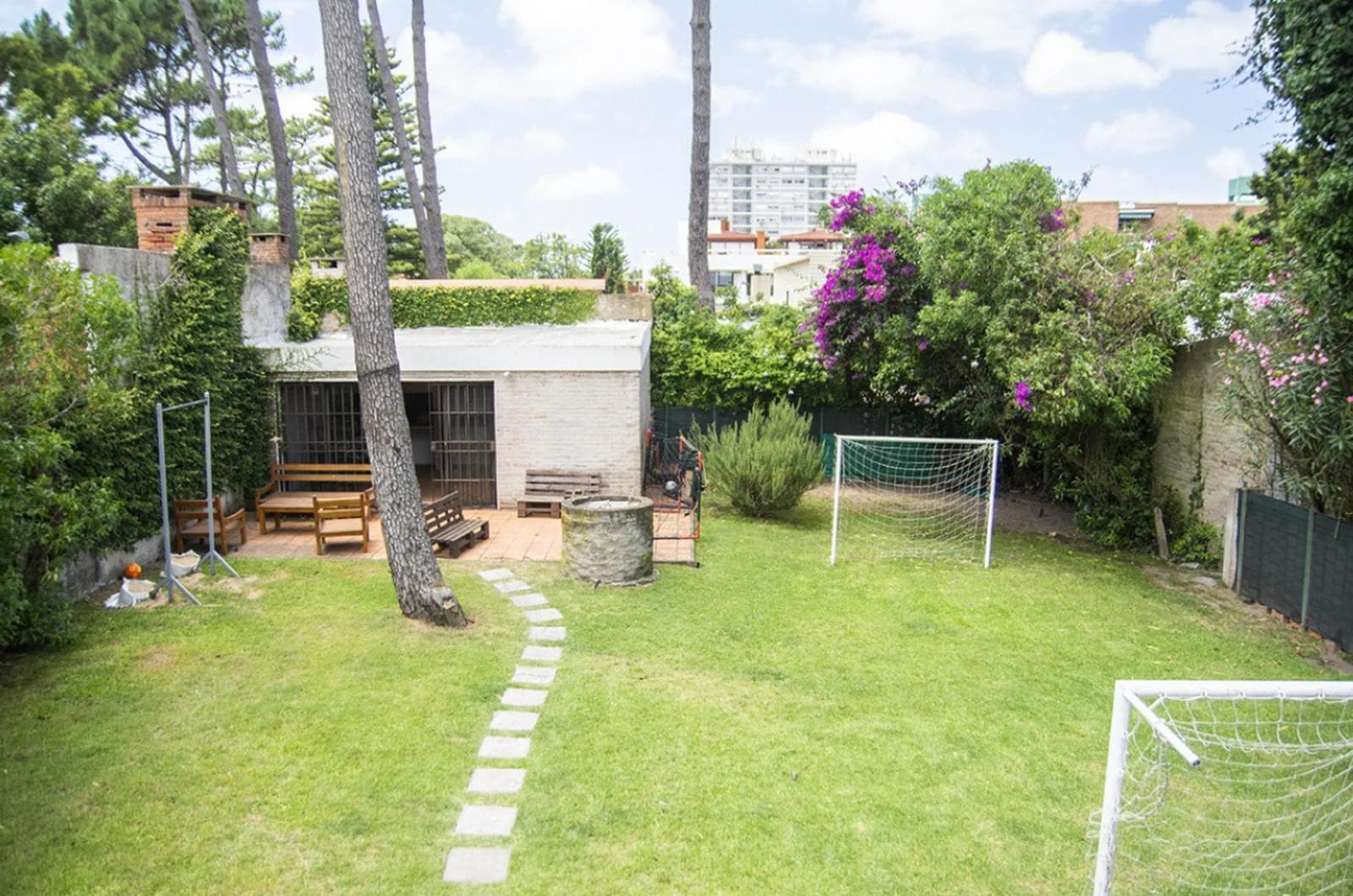 5-Bedroom House for Sale and Annual Rent in Playa Mansa, Punta del Este