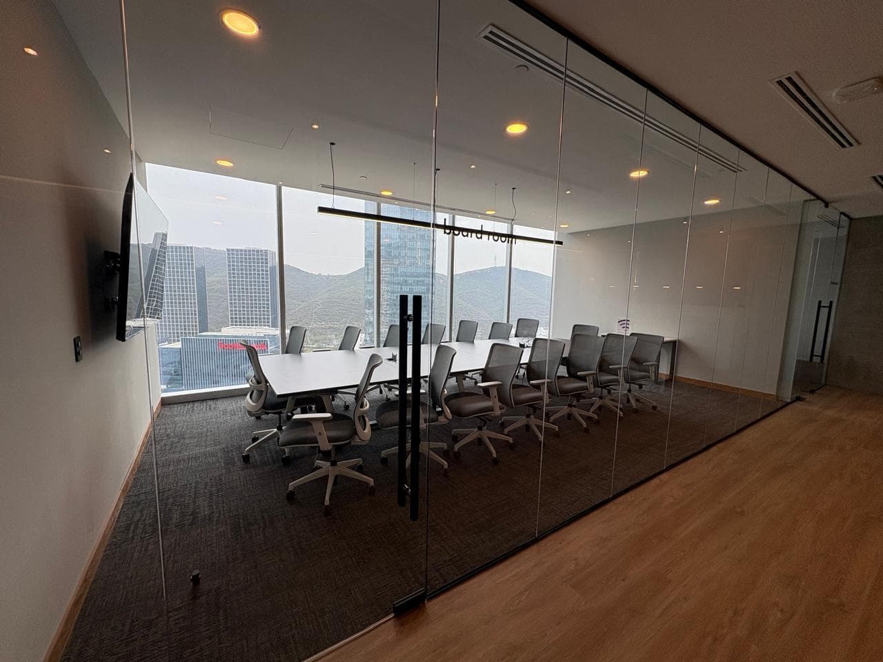 OFFICE FOR RENT IN VALLE ORIENTE