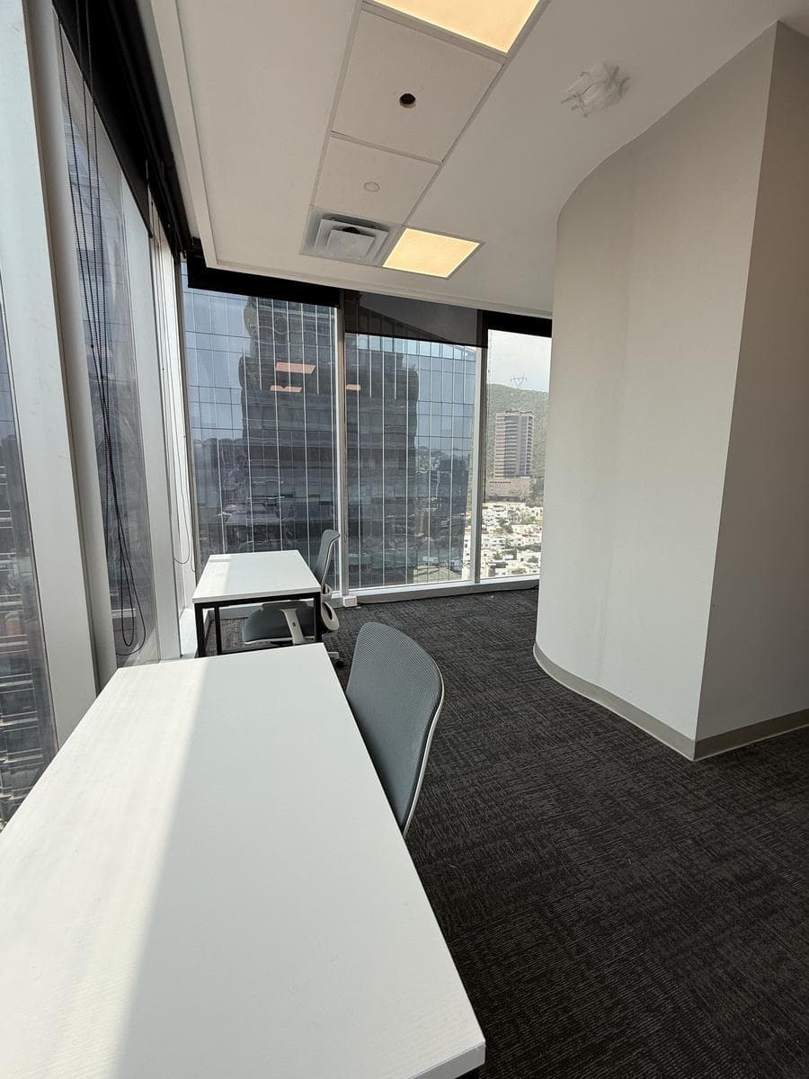 OFFICE FOR RENT IN VALLE ORIENTE