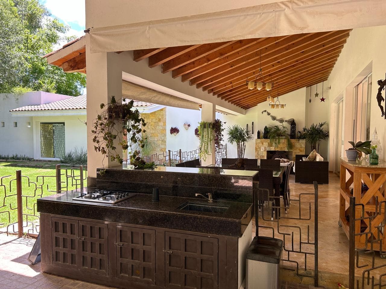 Casa en La Herradura de una Planta con 3 Recámaras con Baño y Vestidor