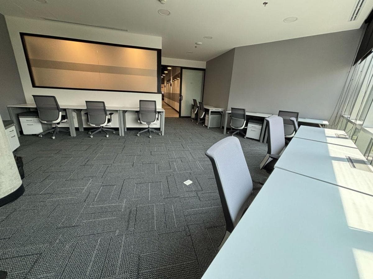 FULLY EQUIPPED AND FURNISHED OFFICE