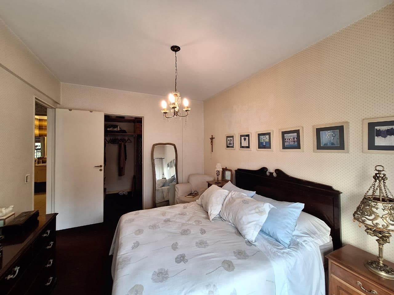 APARTMENT FOR SALE: 4-ROOM APARTMENT IN AVELLANEDA