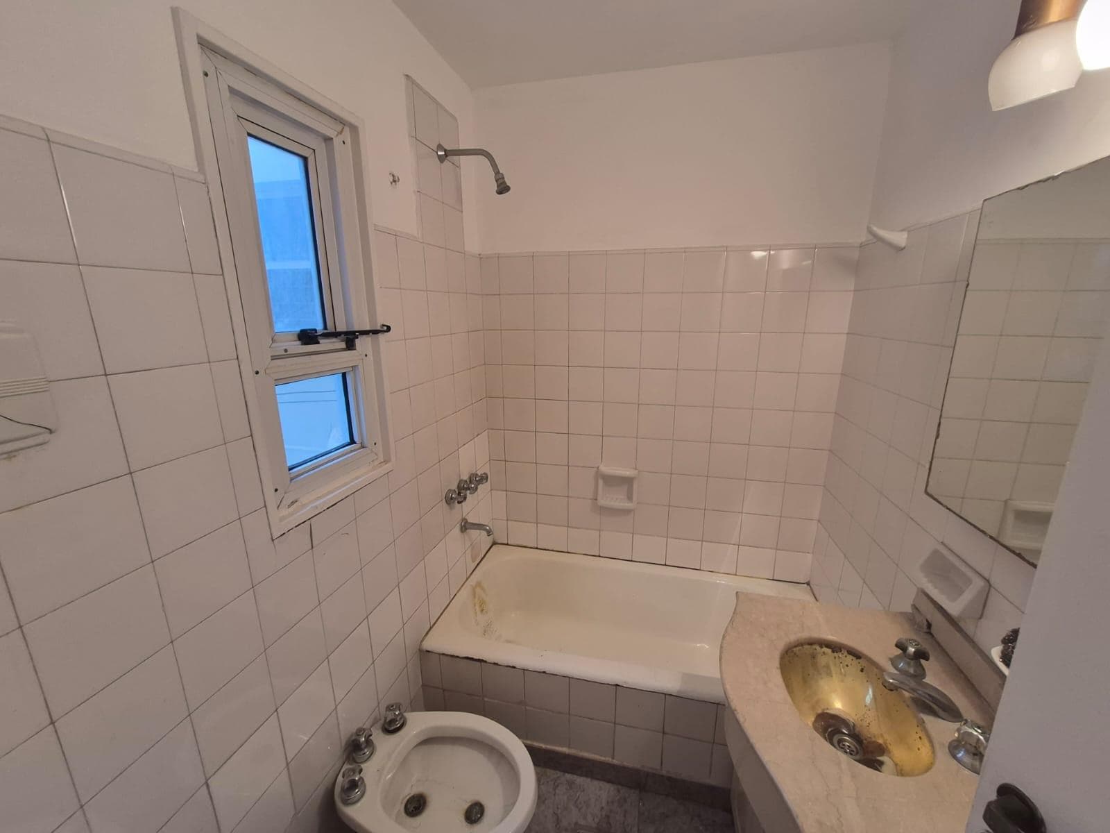 3-ROOM APARTMENT FOR SALE WITH BALCONY IN GALLI, AVELLANEDA