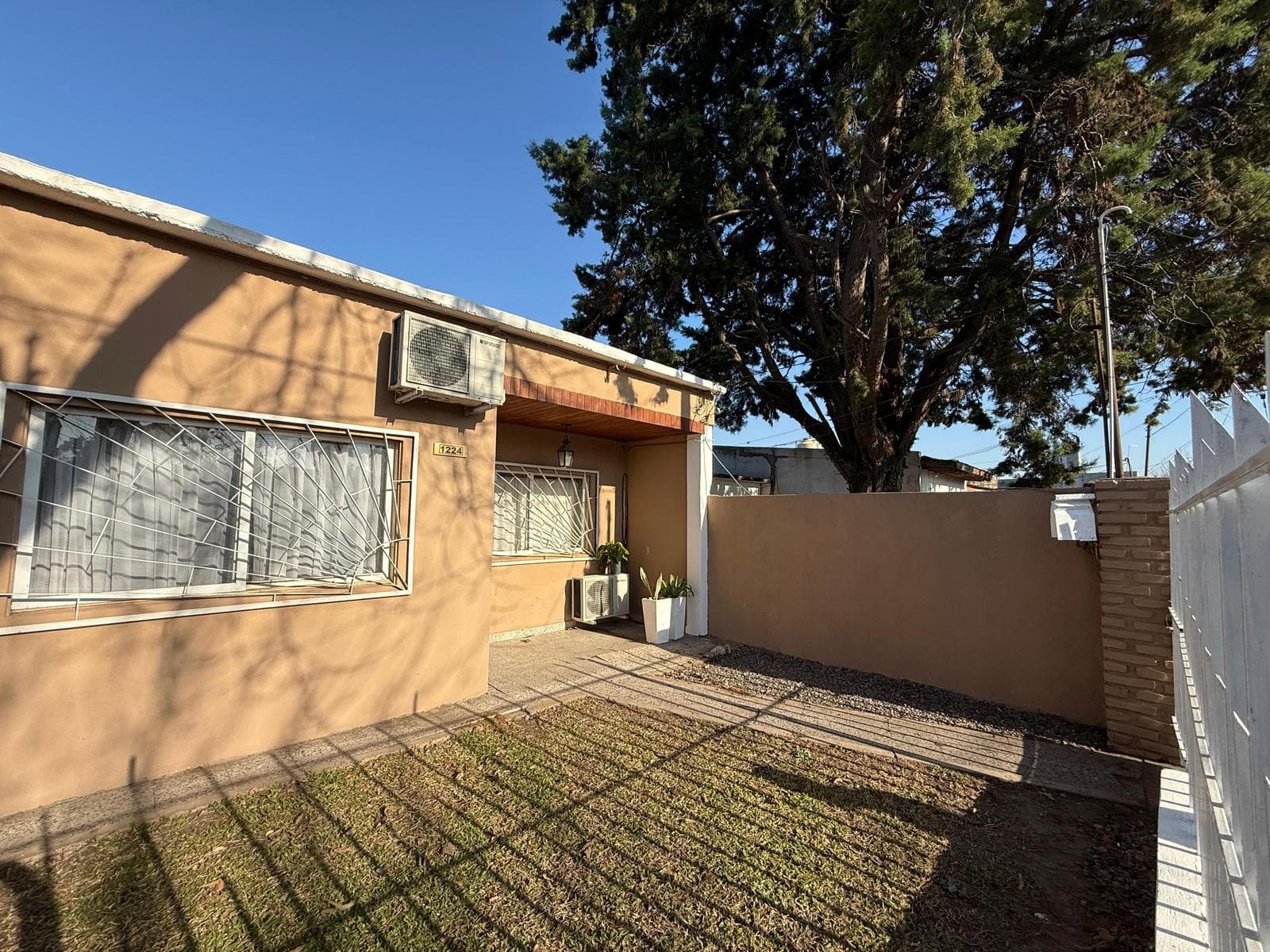 3-Room House for Sale in Villa Udaondo, Ituzaingó