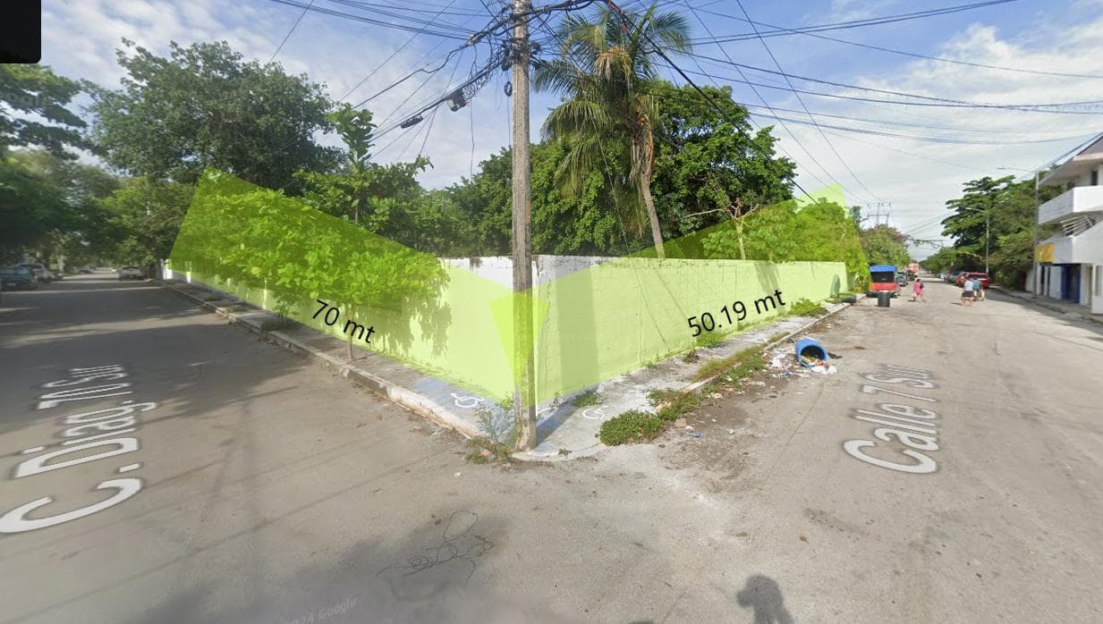 Mixed-use commercial lot on Calle 7 Sur in Playa del Carmen.