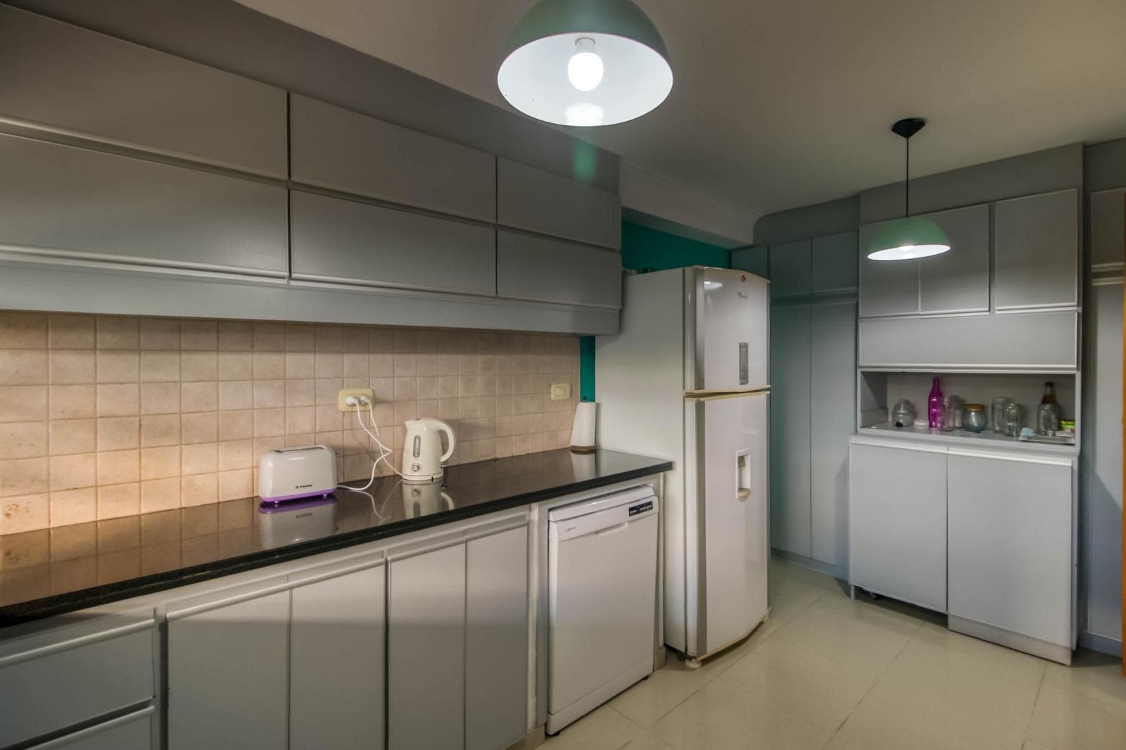 House for sale at 474 and 27, with 4 bedrooms, 200 m² of living space, and a total lot size of 380 m².