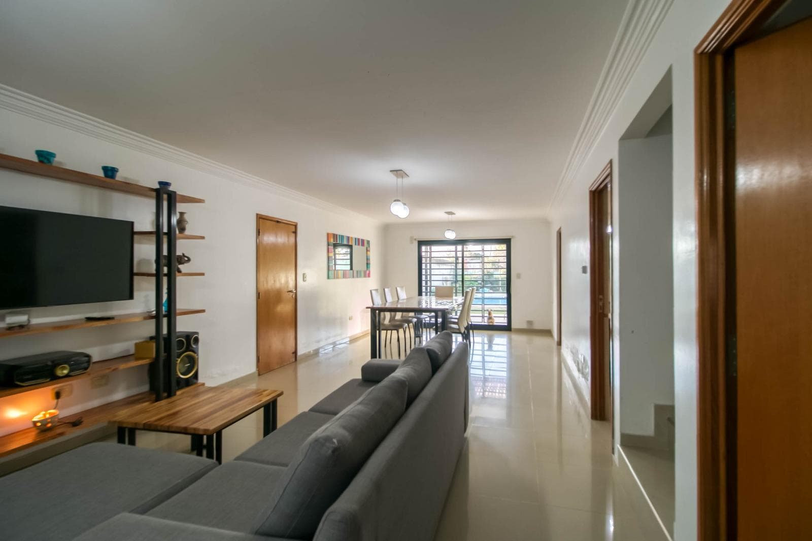 House for sale at 474 and 27, with 4 bedrooms, 200 m² of living space, and a total lot size of 380 m².
