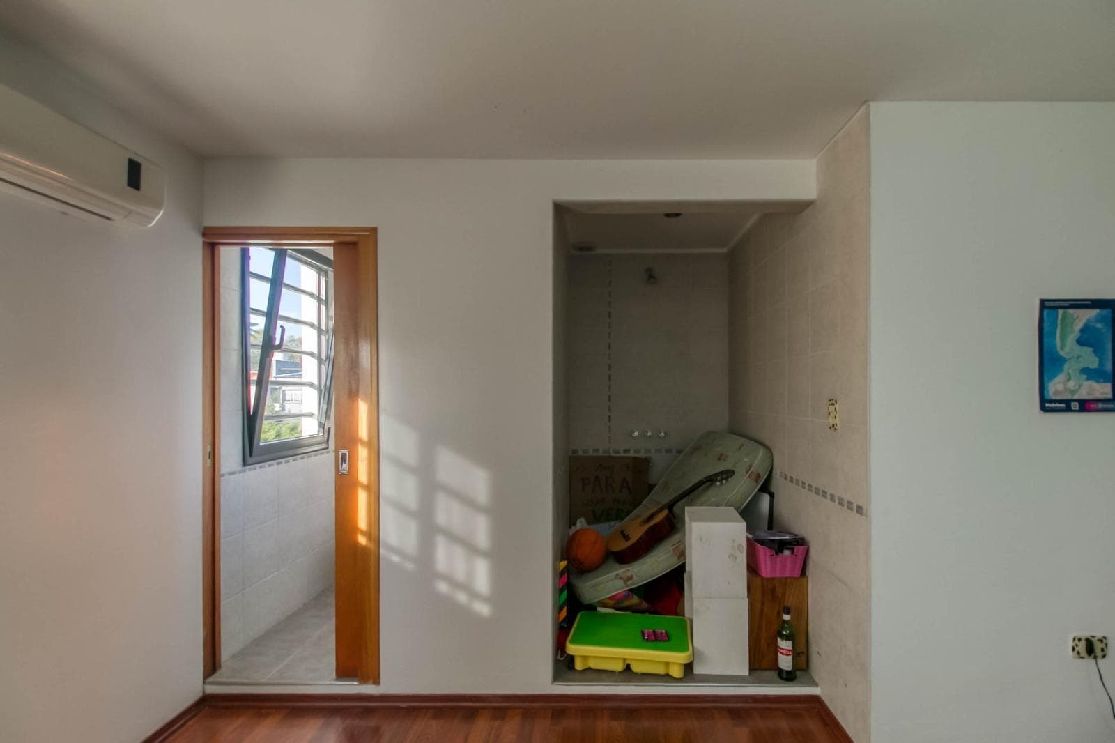 House for sale at 474 and 27, with 4 bedrooms, 200 m² of living space, and a total lot size of 380 m².
