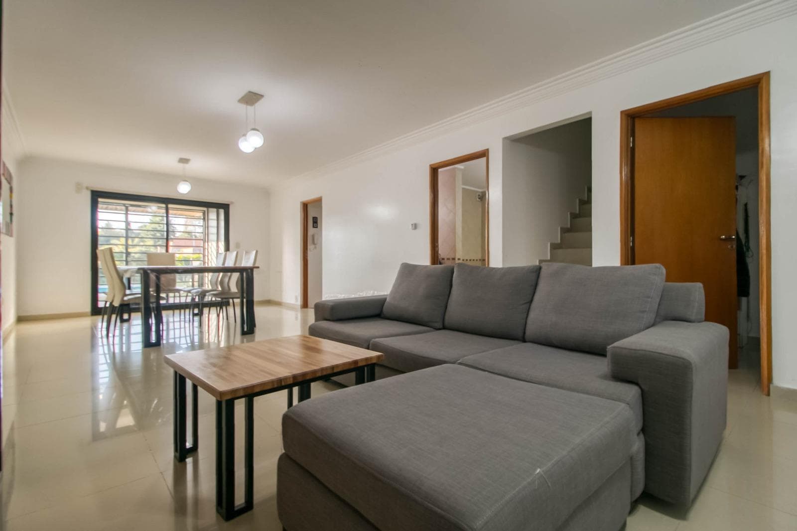 House for sale at 474 and 27, with 4 bedrooms, 200 m² of living space, and a total lot size of 380 m².