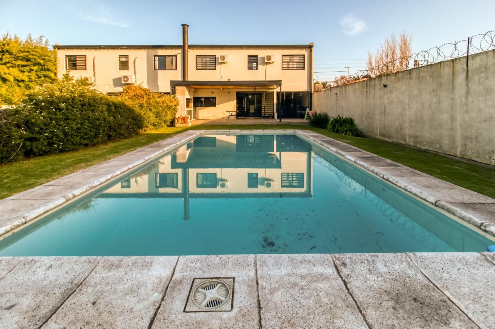 House for sale at 474 and 27, with 4 bedrooms, 200 m² of living space, and a total lot size of 380 m².