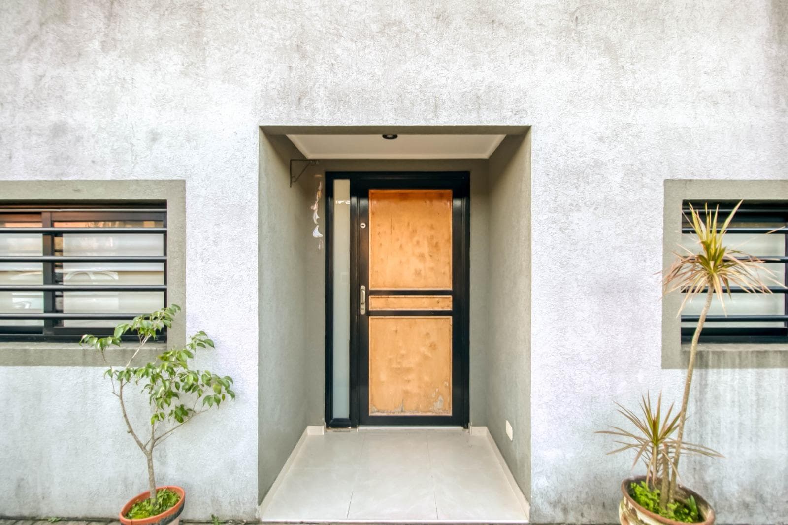 House for sale at 474 and 27, with 4 bedrooms, 200 m² of living space, and a total lot size of 380 m².