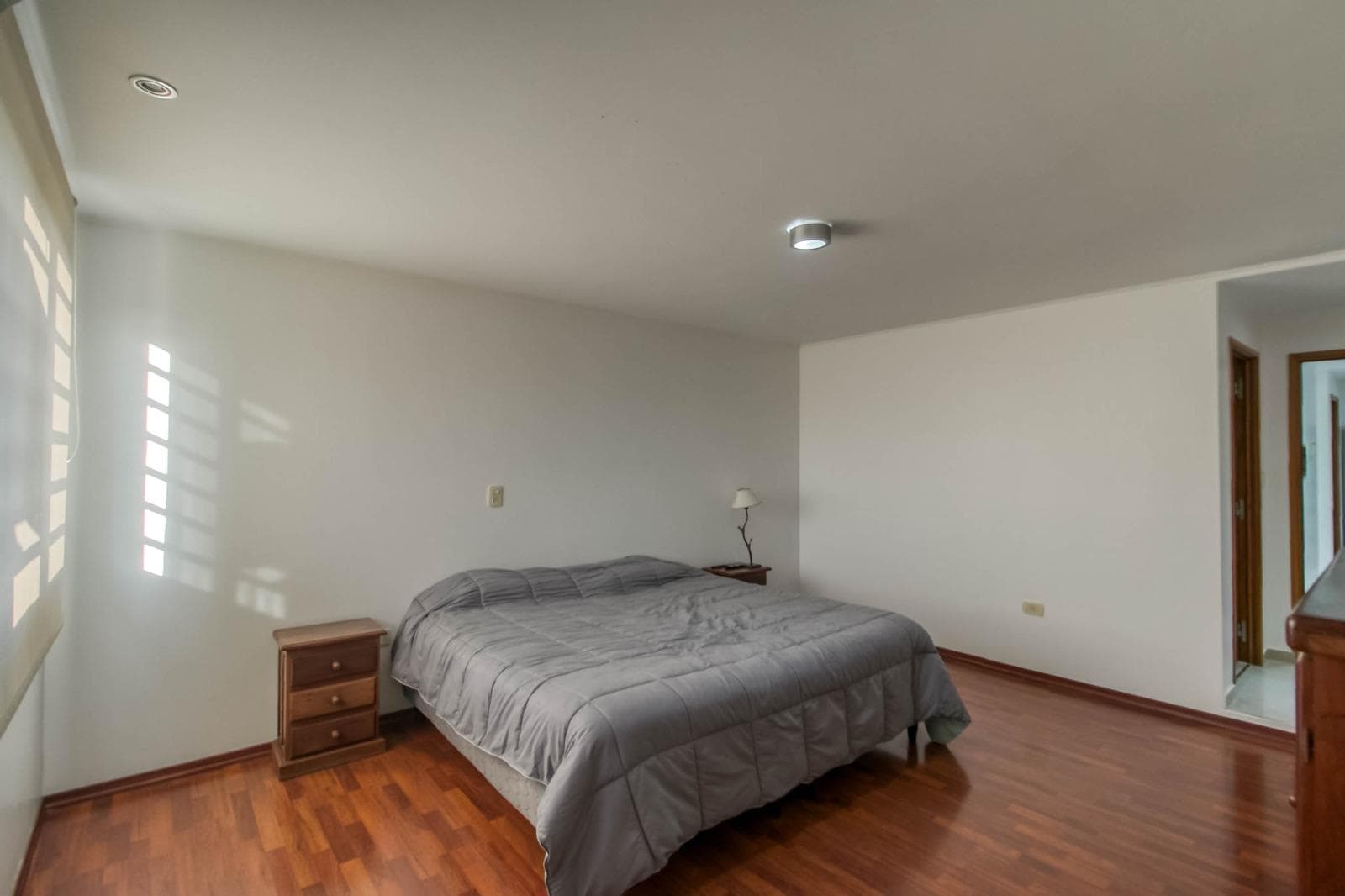 House for sale at 474 and 27, with 4 bedrooms, 200 m² of living space, and a total lot size of 380 m².