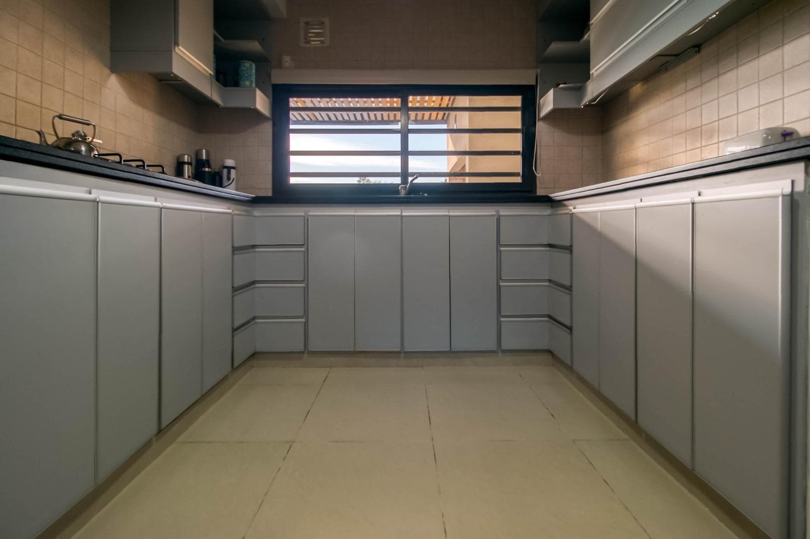 House for sale at 474 and 27, with 4 bedrooms, 200 m² of living space, and a total lot size of 380 m².