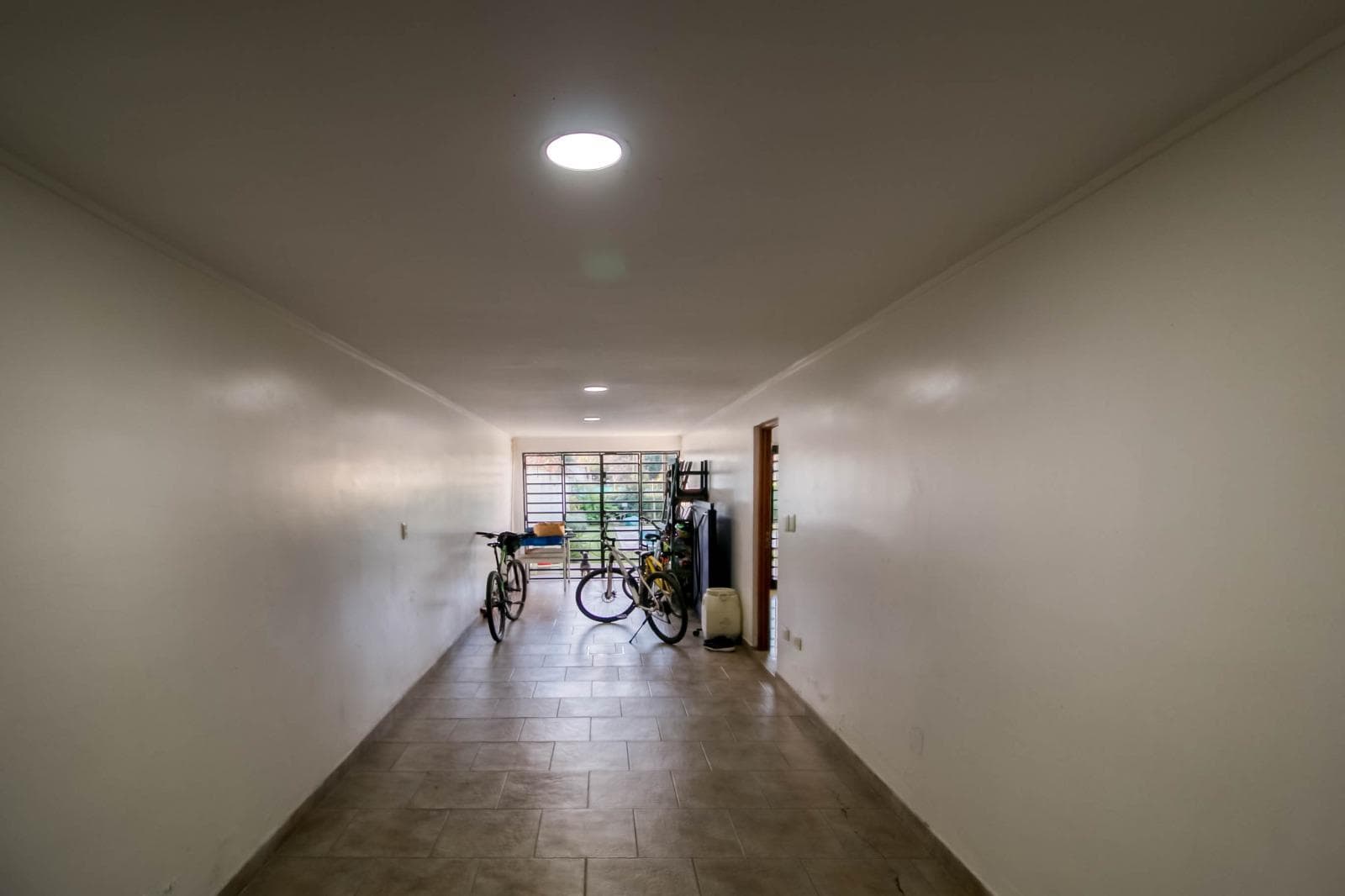 House for sale at 474 and 27, with 4 bedrooms, 200 m² of living space, and a total lot size of 380 m².