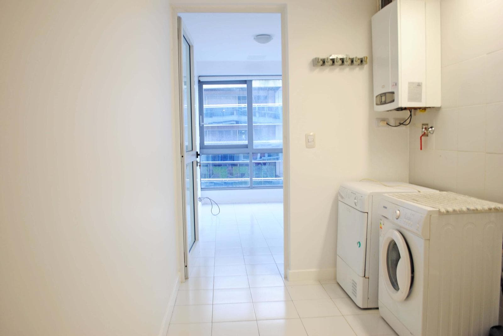 Piso en Edificio Madero Center con balcón aterrazado - AMENITIES y 3 COCHERAS FIJAS - SEG 24HS