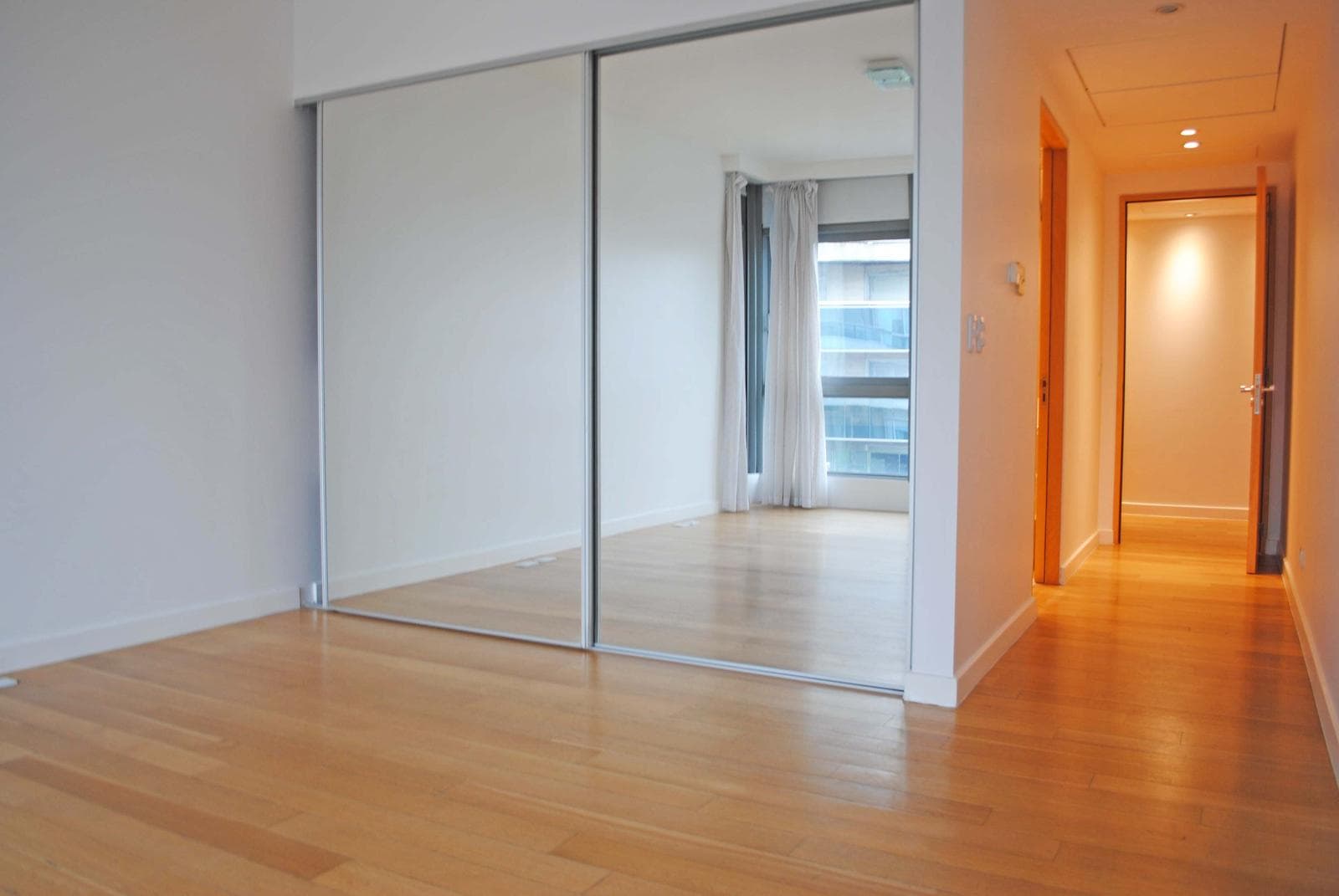 Piso en Edificio Madero Center con balcón aterrazado - AMENITIES y 3 COCHERAS FIJAS - SEG 24HS