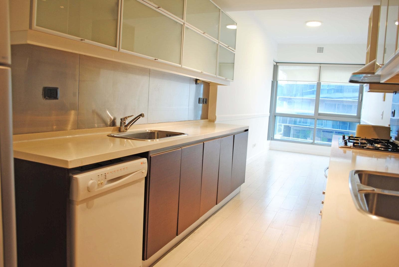 Piso en Edificio Madero Center con balcón aterrazado - AMENITIES y 3 COCHERAS FIJAS - SEG 24HS