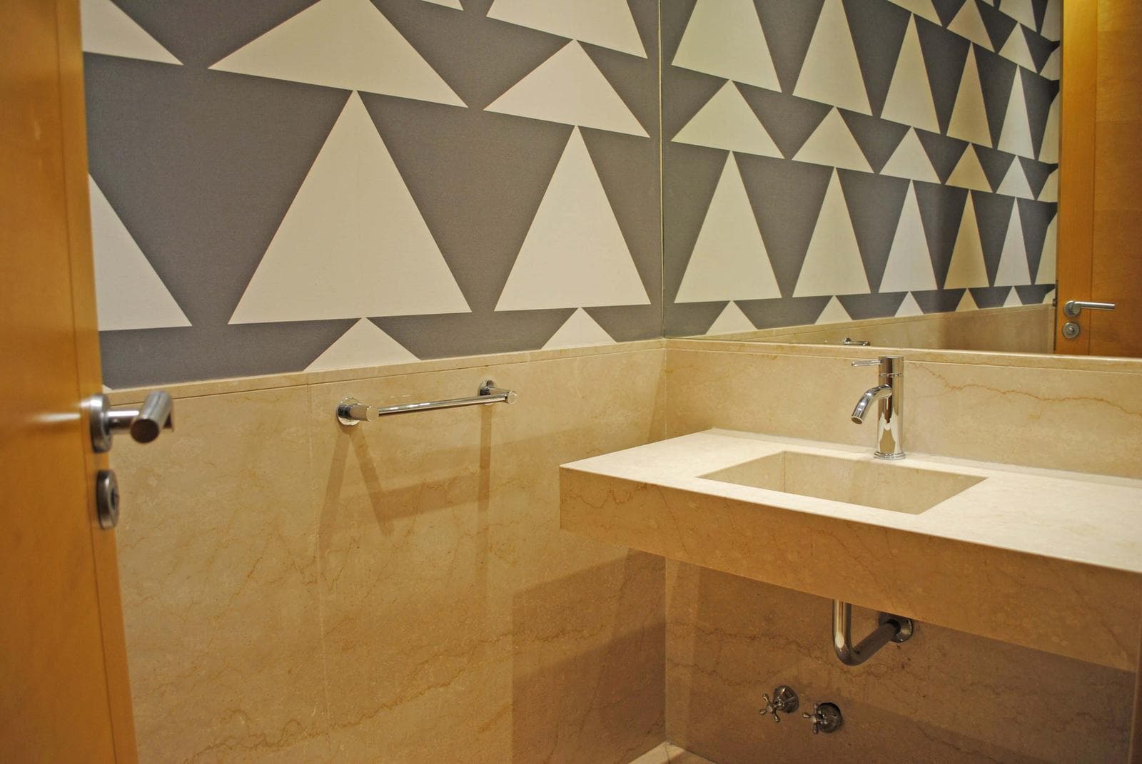 Piso en Edificio Madero Center con balcón aterrazado - AMENITIES y 3 COCHERAS FIJAS - SEG 24HS