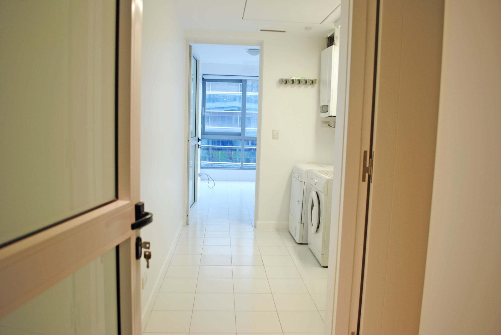 Piso en Edificio Madero Center con balcón aterrazado - AMENITIES y 3 COCHERAS FIJAS - SEG 24HS